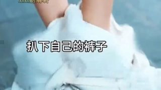 女总裁脱掉自己的衣服，扒下自己的裤子；小伙瞬间亚麻呆住了~~在线观看