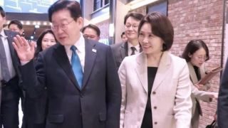 《中国游客景福宫偶遇李在明一起合影》热播资讯