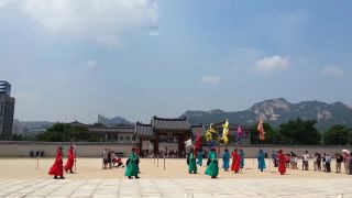 《中国游客景福宫偶遇李在明一起合影》热播资讯